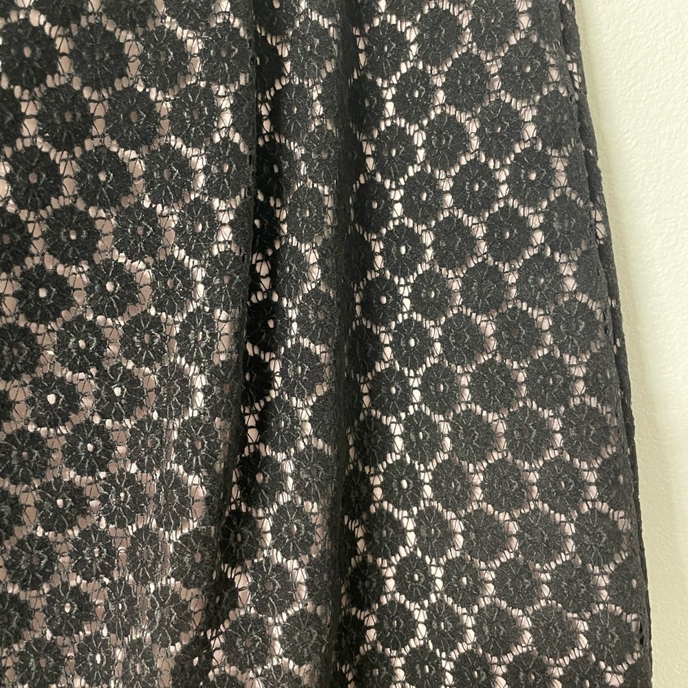 Elegant Black Lace Banana Republic skirt - Picture 3 of 8